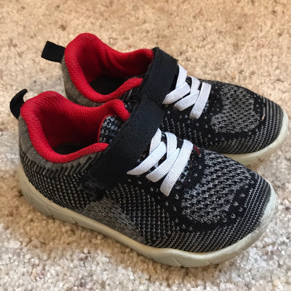 Carter’s cloth upper sneakers